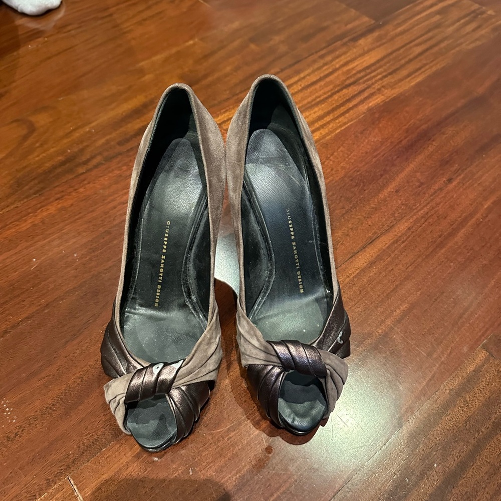 Giuseppe Zanotti peep toe pumps